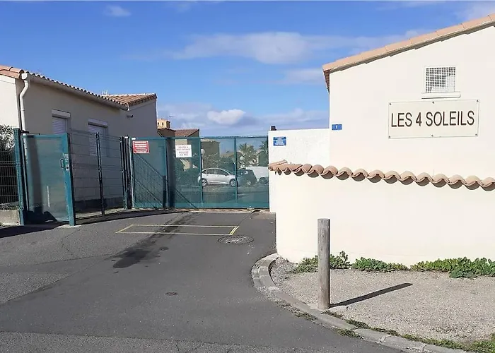 App T2 Entierement Renove En Residence Proche A Pied De La Plage De La Roquille Et De Tous Commerces Parking Prive Gratuit Climatisation Wifi