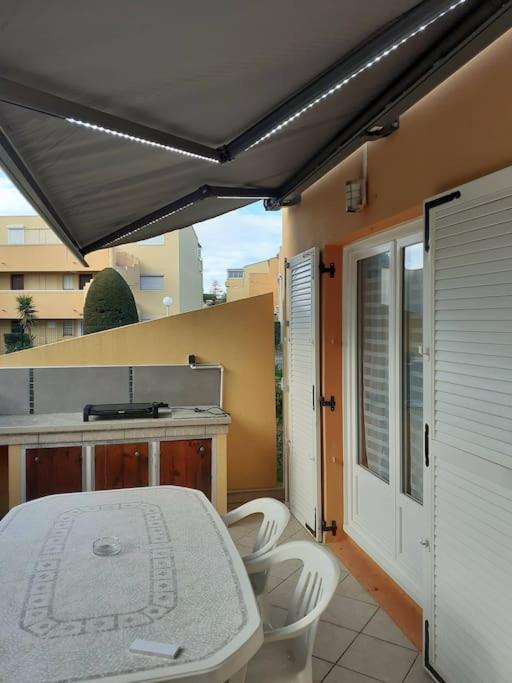 App T2 Entierement Renove En Proche A Pied De La De La Roquille Et De Tous Commerces Parking Prive Gratuit Climatisation Wifi Agde