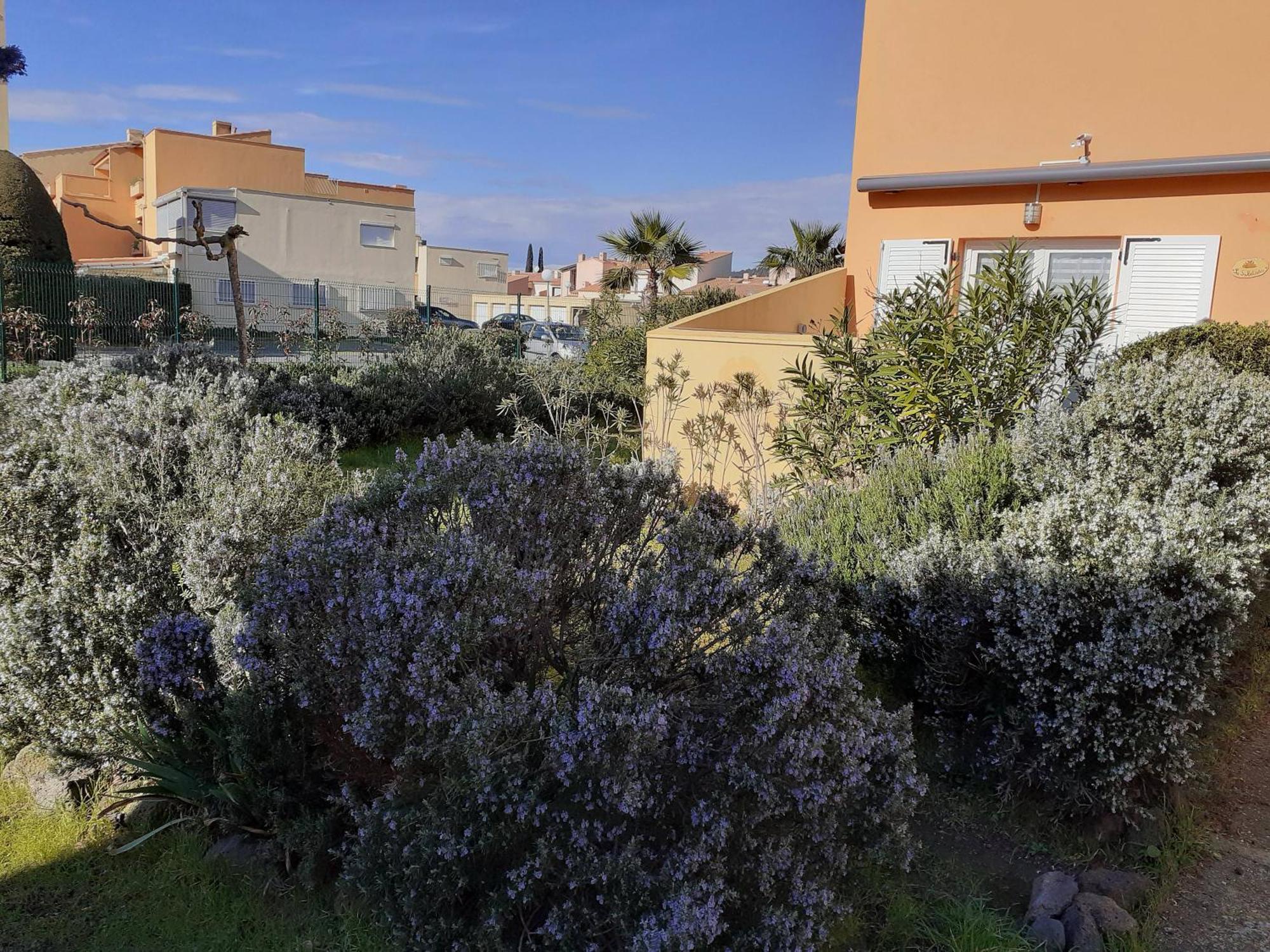 App T2 Entierement Renove En Proche A Pied De La De La Roquille Et De Tous Commerces Parking Prive Gratuit Climatisation Wifi